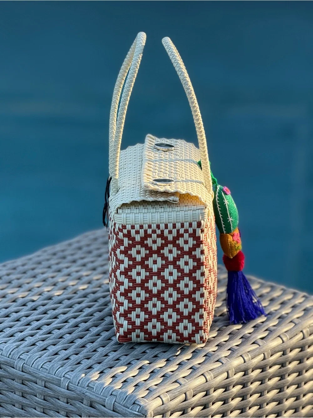 Woven Tote Bag with Pattern and Decorative Tassel